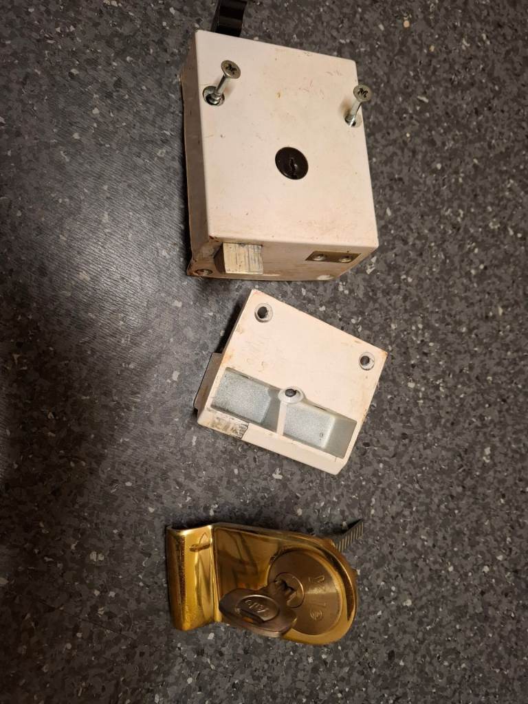 Door lock triple action