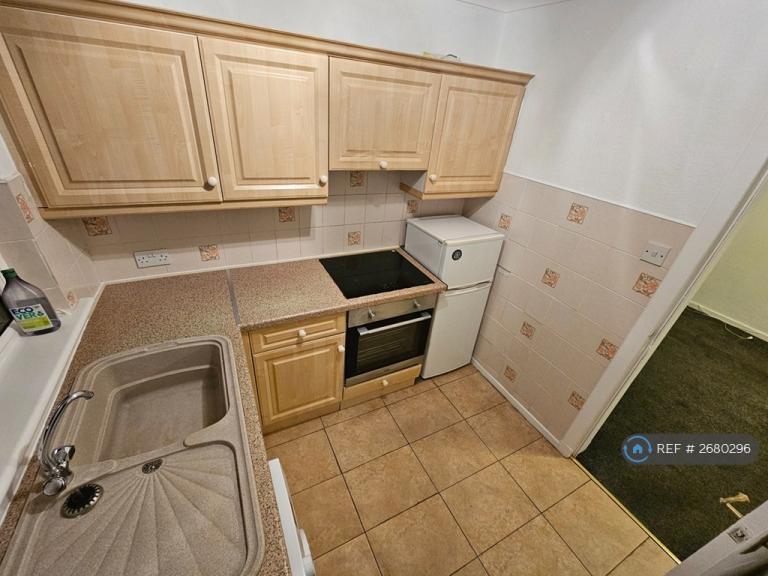 1 bedroom flat in Blackthorn Avenue, Kirkintilloch, G66 (1 bed) (#2680296)