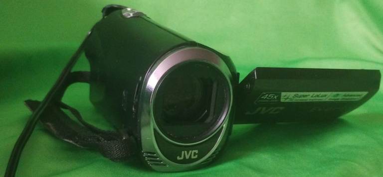 JVC Everio GZ-MS110BEK Camcorder + 16GB SD Card, Battery, Cables, Manual & CD