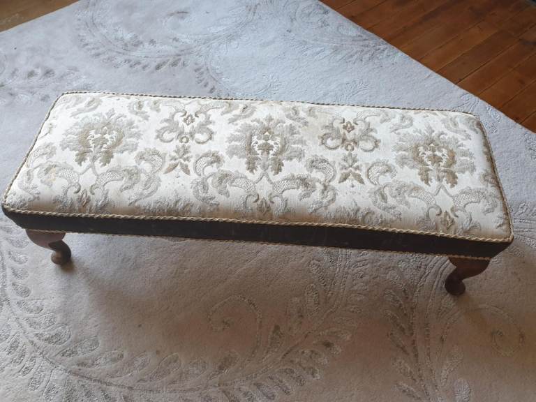Victorian Footstool with Queen AnneWooden Legs