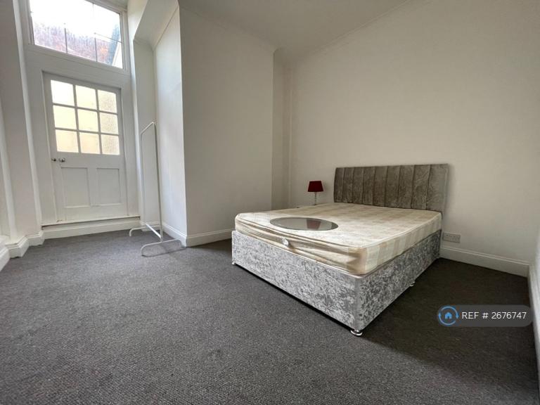 3 bedroom flat in Albert Road South, Southampton, SO14 (3 bed) (#2676747)