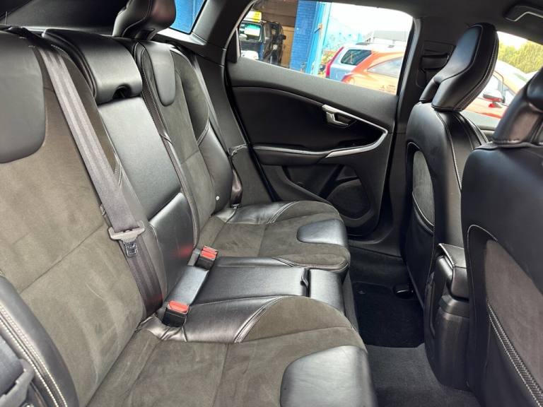 2016 Volvo V40 2.0 D2 R-Design Nav Hatchback 5dr Diesel Manual Euro 6 (s/s) (120 ps) Hatchback Di...