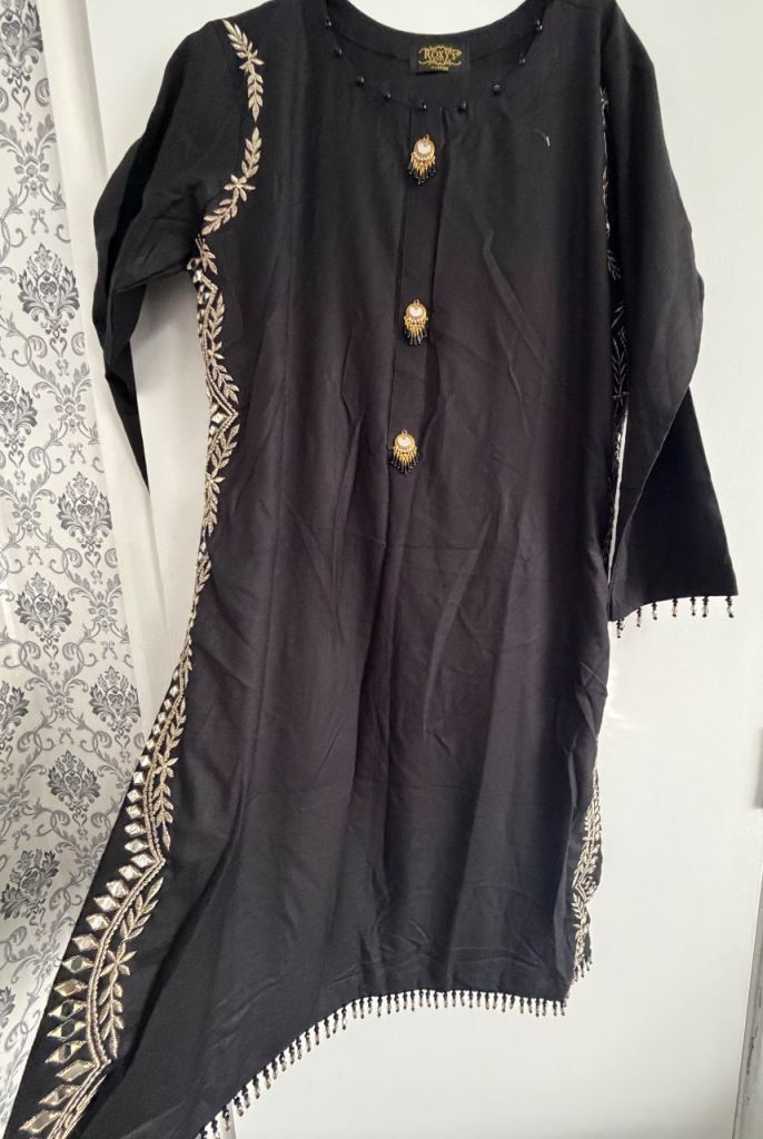 Black Embroidered Tunic Top – Good Condition