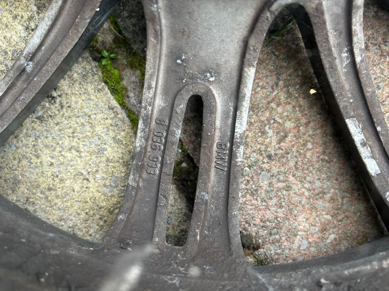 2x BMW e90 e92 mv3 front alloy wheels genuine