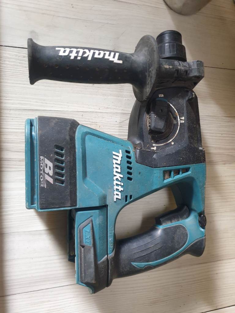 Makita hammer chasing drill