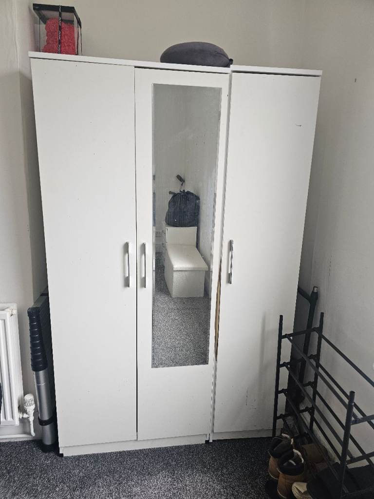 Free tripple wardrobe