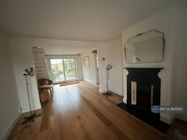 3 bedroom house in New Road, Ware, SG12 (3 bed) (#2845150)