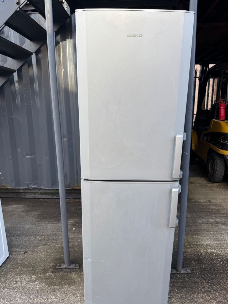 Beko Fridge Freezer – Silver, Good Condition