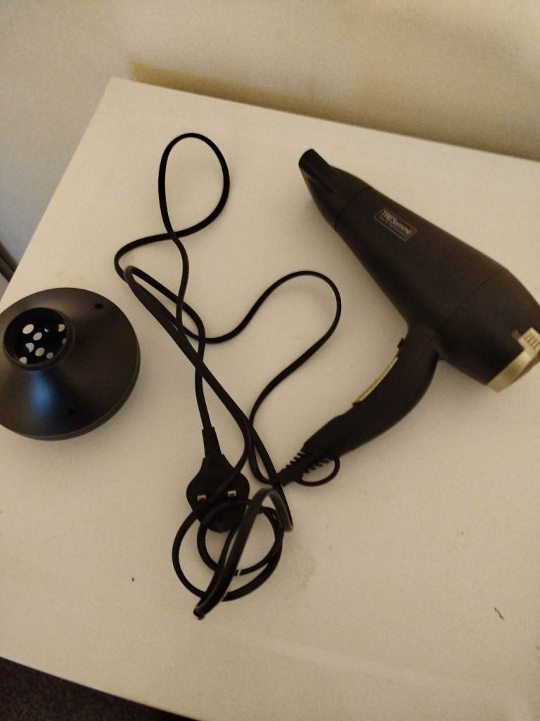 Treseme hair dryer with 2x attachments 