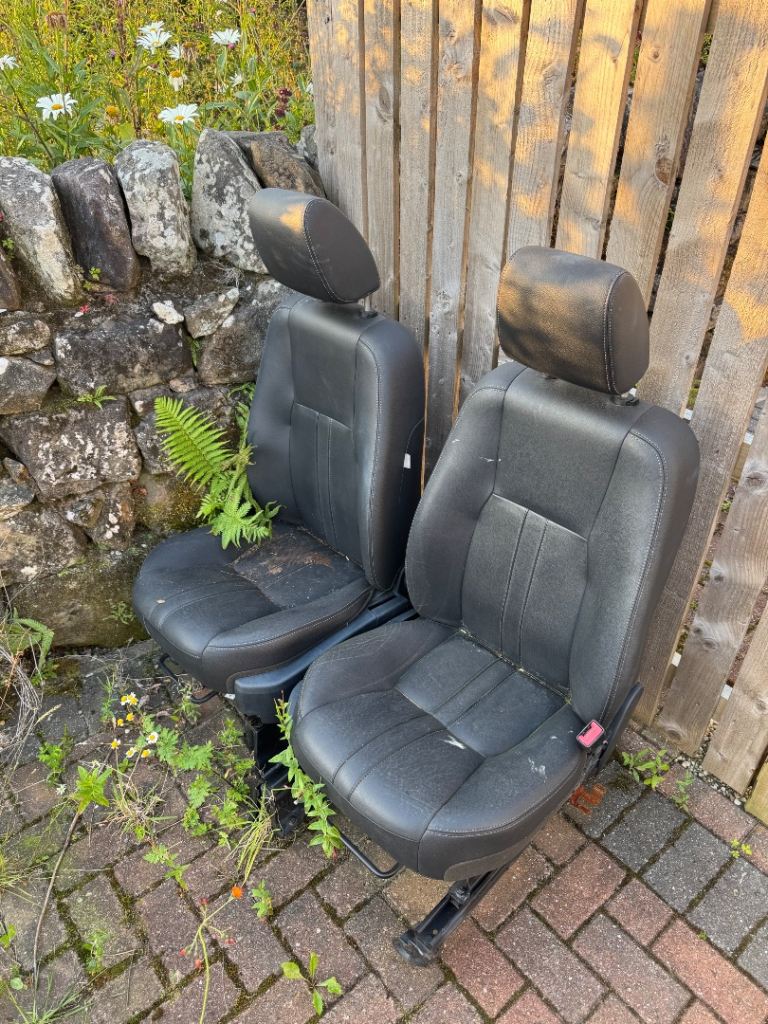 Land Rover Discovery Seats