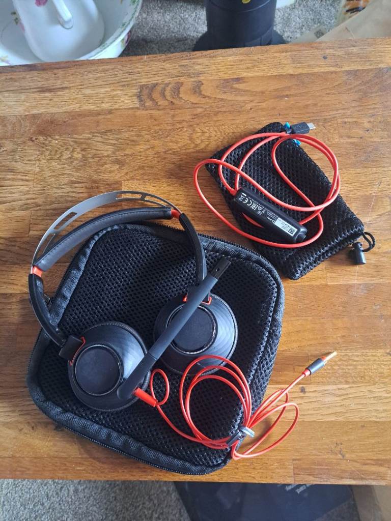 HP Poly Wired On-ear heaphones and case never used fully working