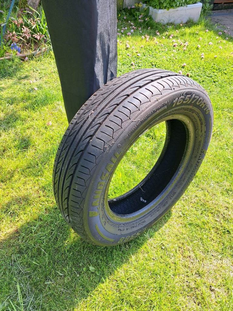 Car tyre (Landsail LS388)