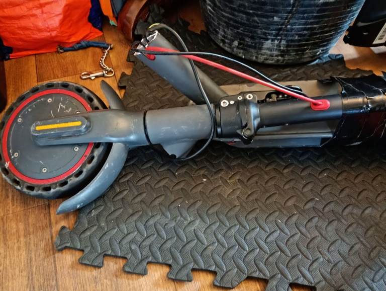 USED SPARES OR REPAIRS AOVO ELECTRIC SCOOTER 