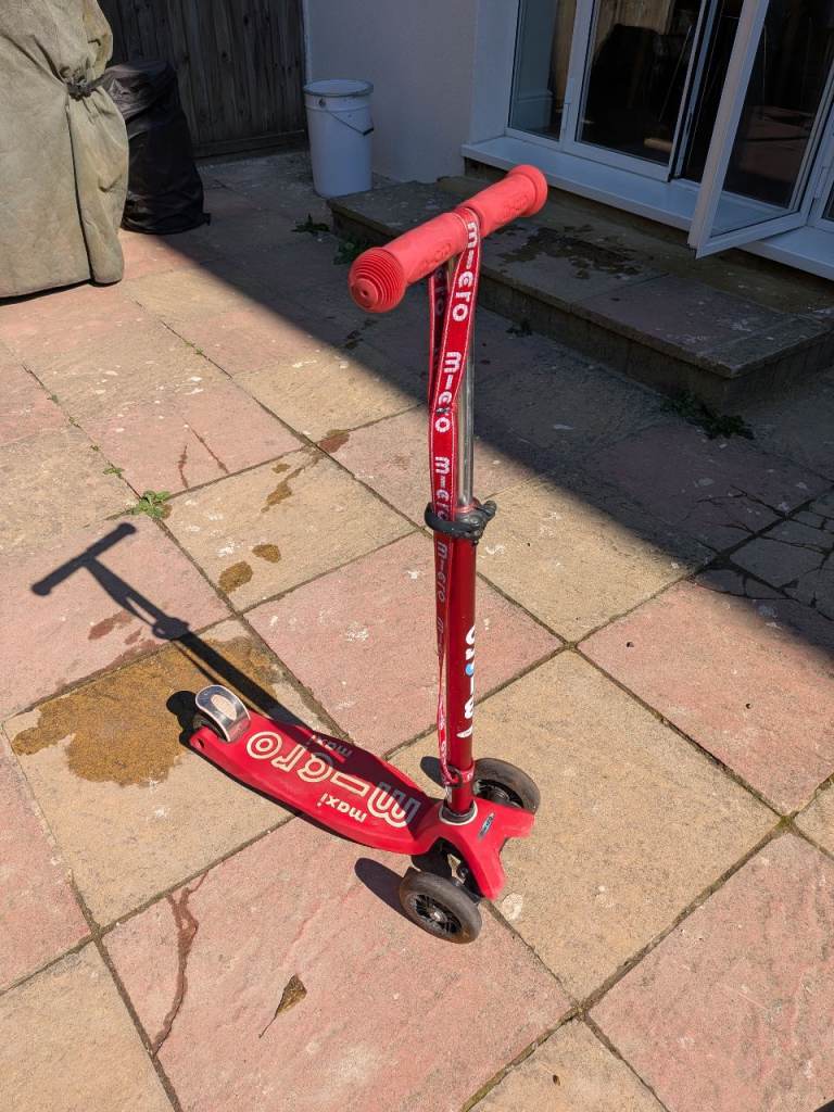 Micro Maxi Scooter – Red, Good Condition