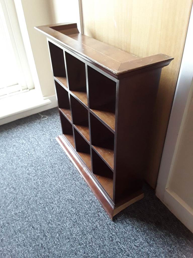 Small display wall unit