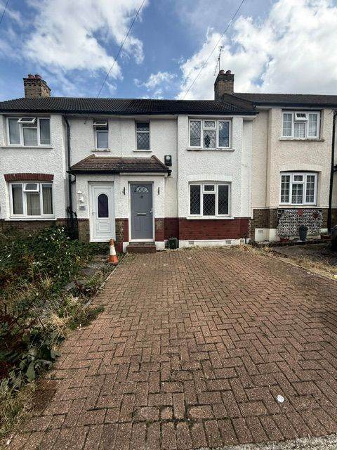 3-Bedroom Newly Refurbished Home with Garden & Off-Street Parking