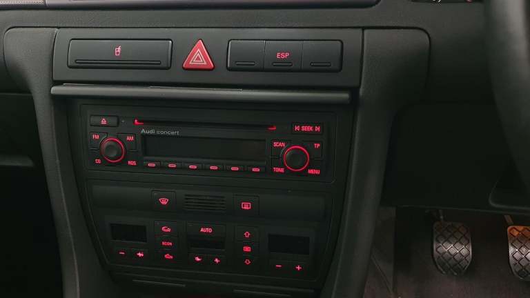 AUDI A6 2.0 SPECIAL EDITION*GENUINE 33,000 MILES*RARE*LEATHER * STUNNING CAR 