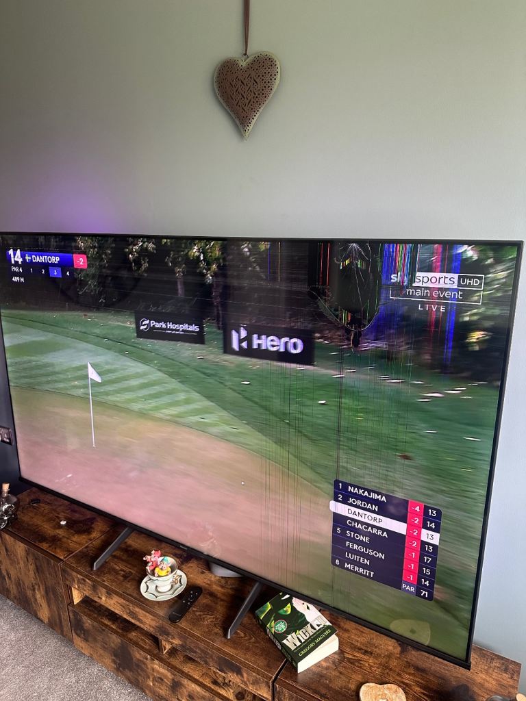Hisense 75” damaged screen Qled TV 4k uhd
