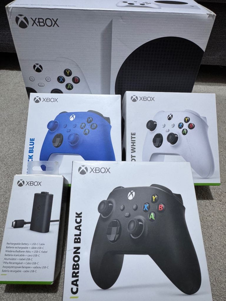 Xbox series S Bundle in excellent condition