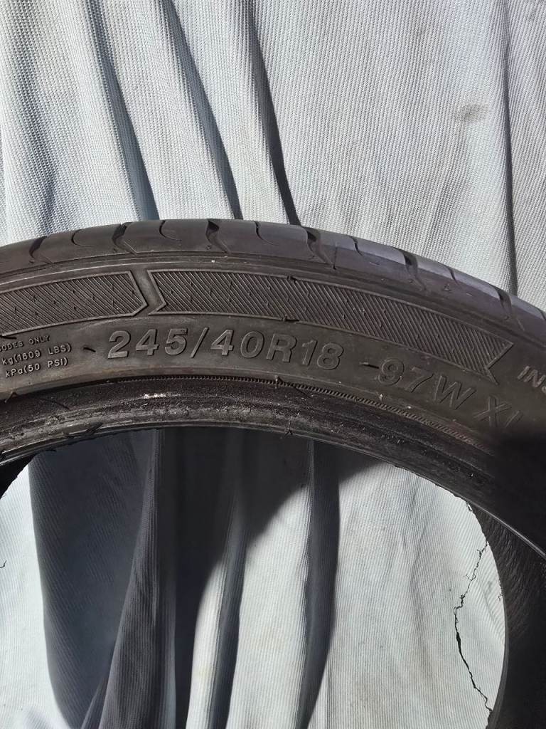 Tyre 245/40/18