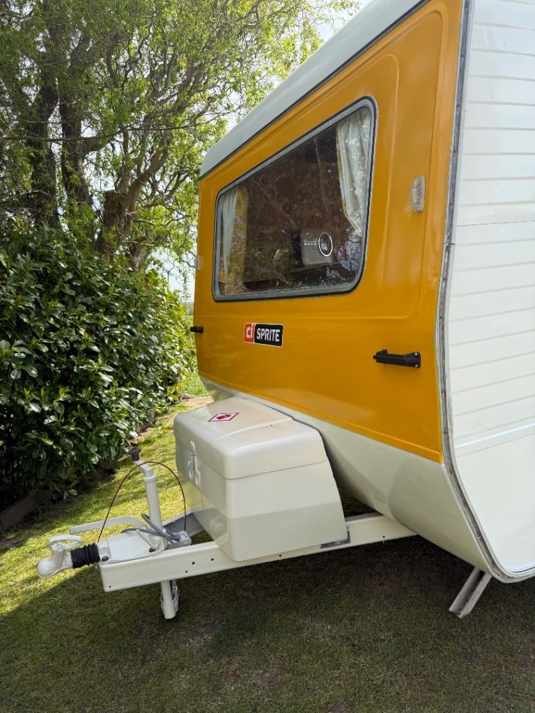 Vintage Caravan 