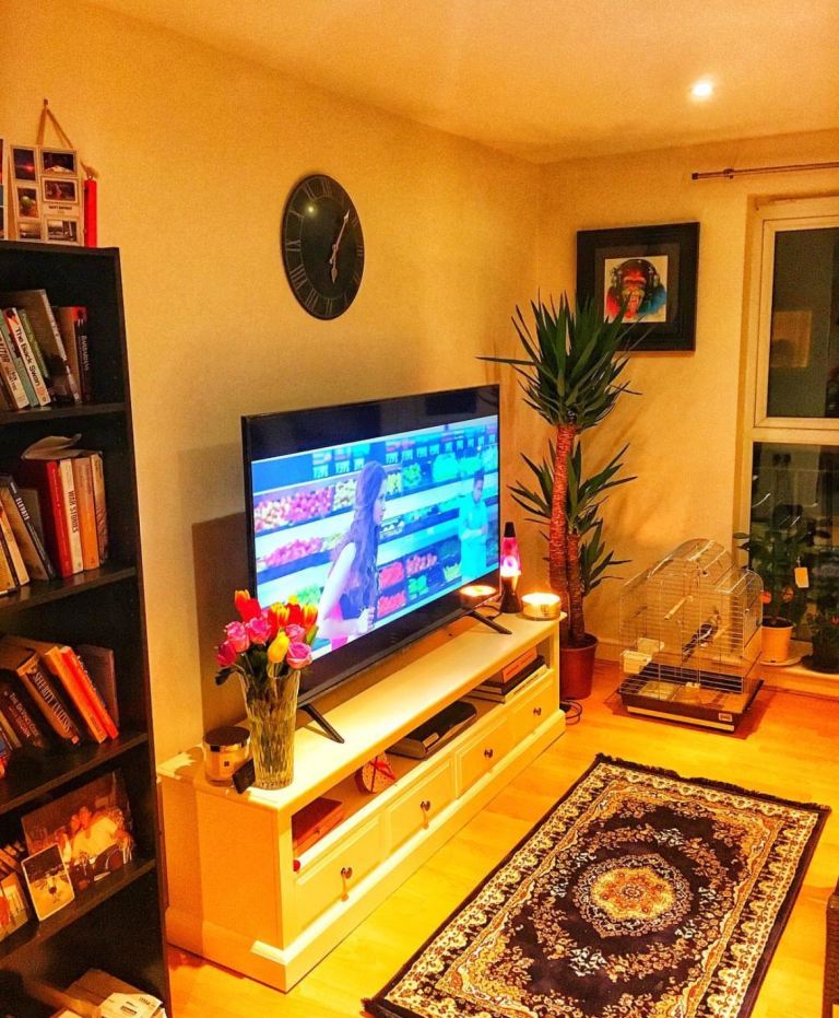 Cotswald Company - TV Stand (Oak)