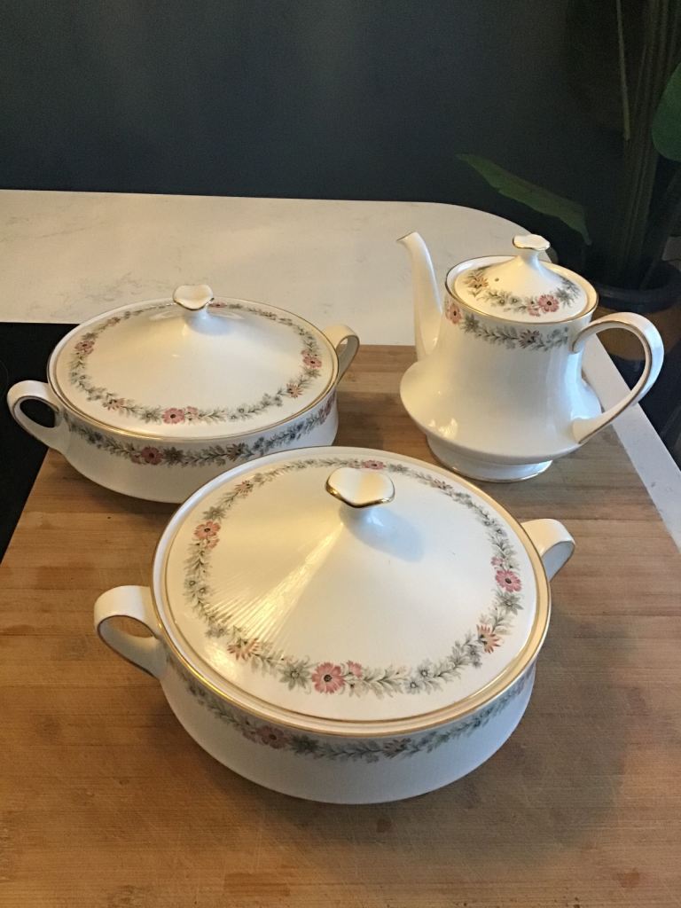 Royal Dalton Belinda Paragon 2 Tureens + Teapot