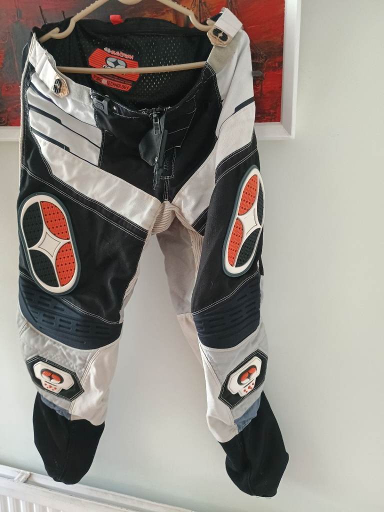 Moto x race jeans
