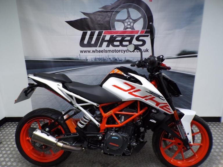 2020 KTM 390 DUKE WITH AN AFTERMARKET EXHAUST  CAN