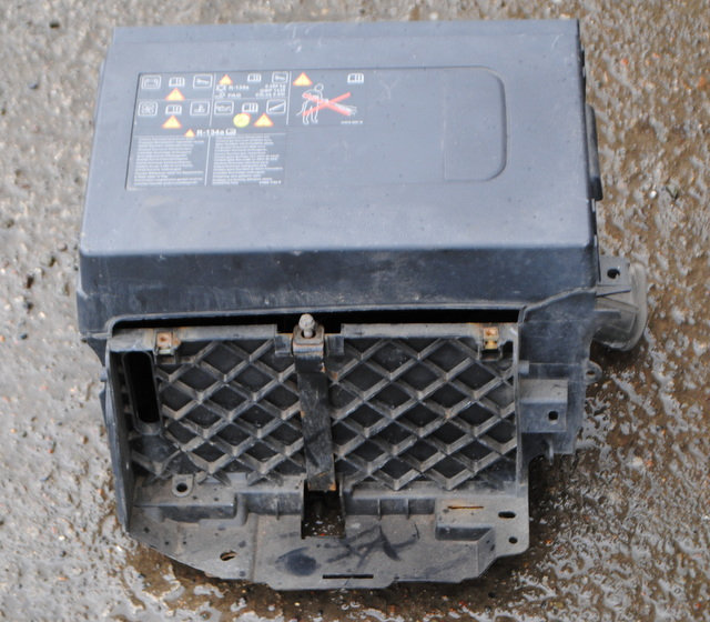 2015-2019 VAUXHALL VIVARO B MK2 1.6 BATTERY BOX TRAY