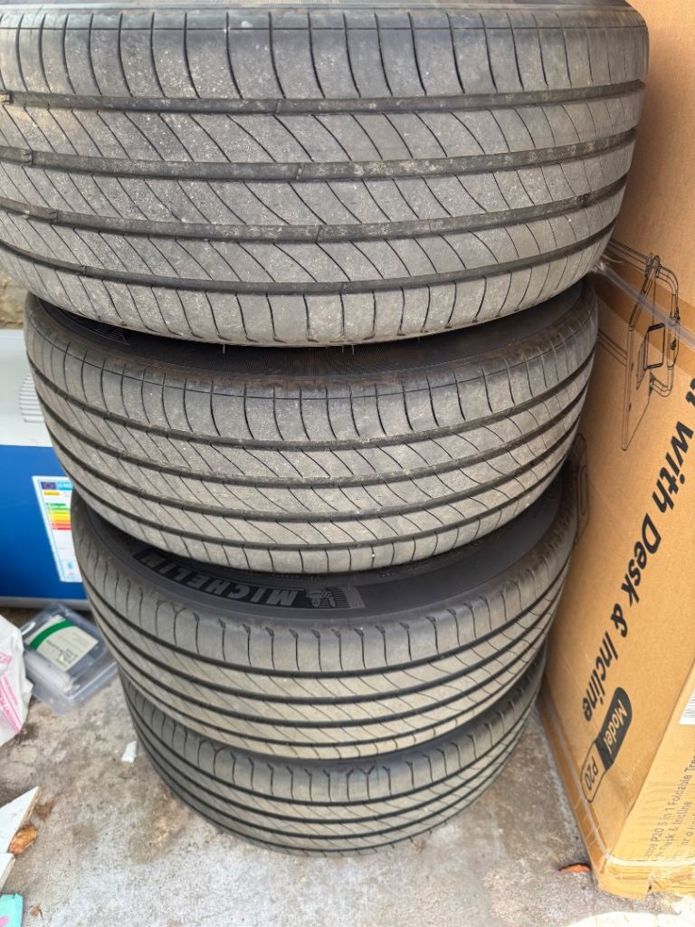 Tesla model 3 highland tyres - Michelin 235/45/R18