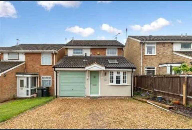 3 BED DETACHED HOUSE CLOSE TO AIRPORT 
