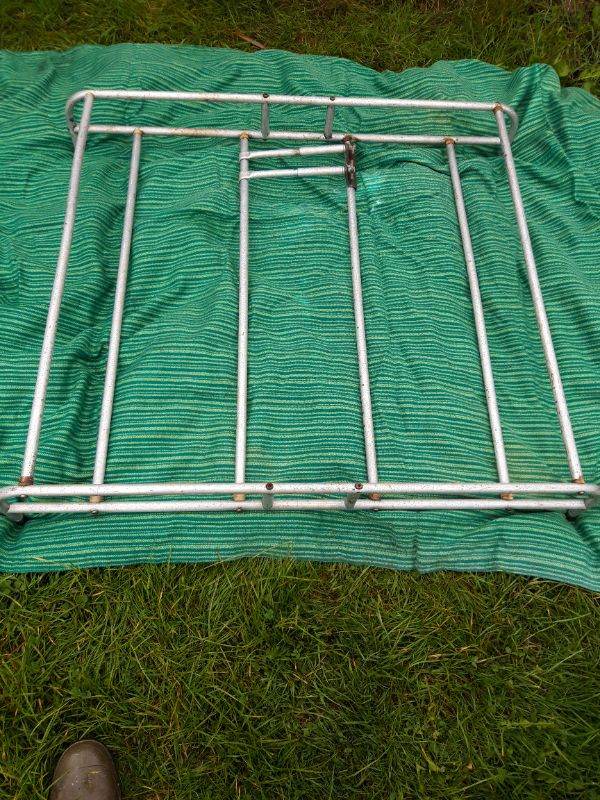 Detachable vintage roof rack
