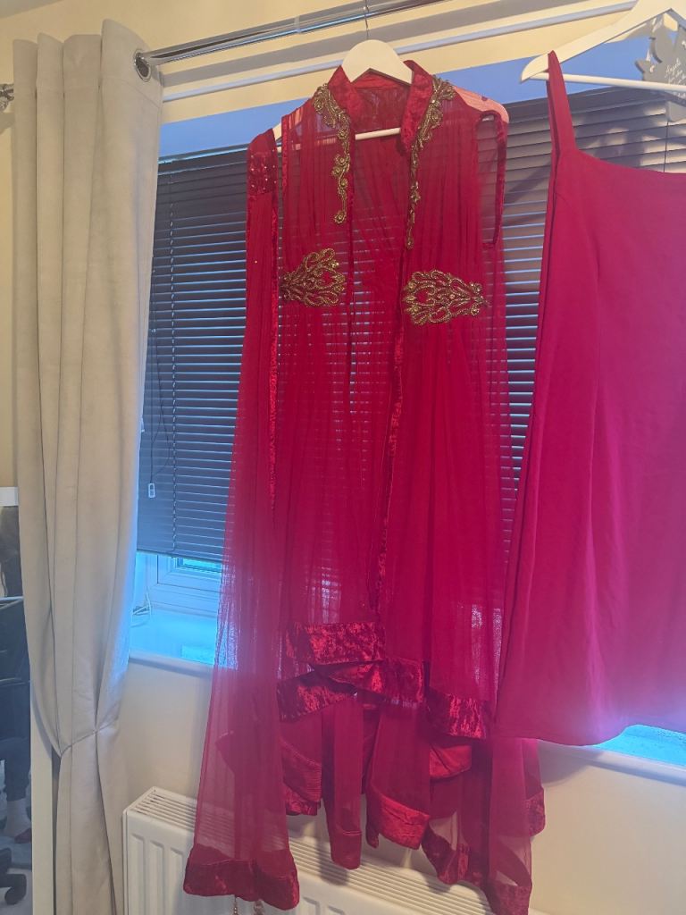 Stunning 3 piece party wear Red Asian Suit! 