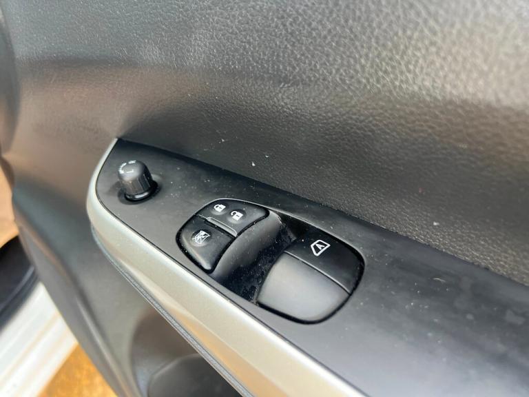 2018 Nissan Navara 2.3 dCi Visia King Pickup Extended Cab 4dr Diesel Manual 4WD Euro 6 (s/s) ( Pi...