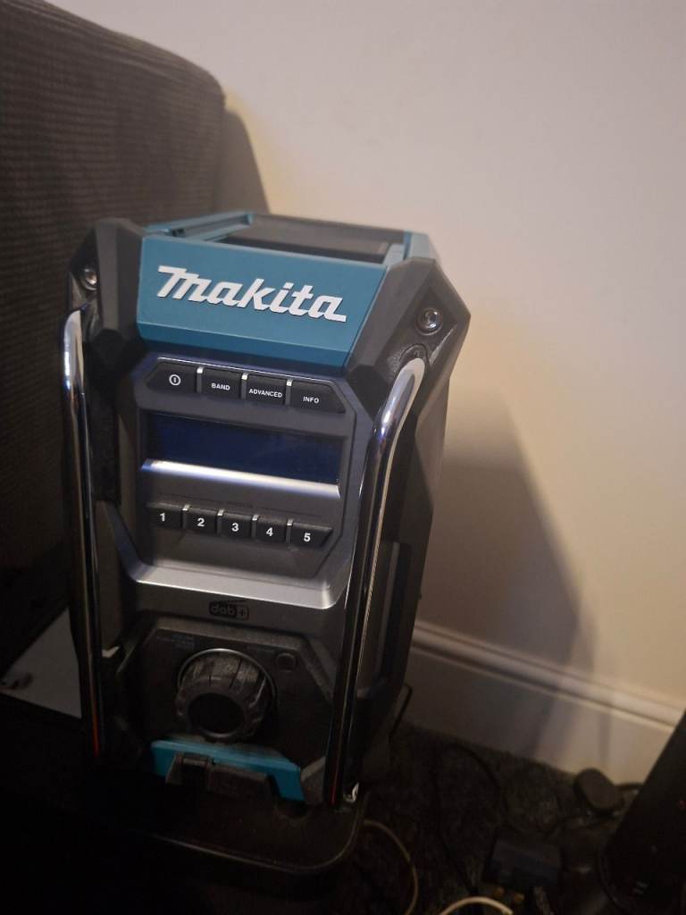 Site radio comes with mains lead