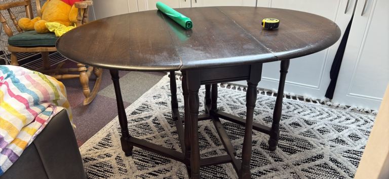 Gate leg table 