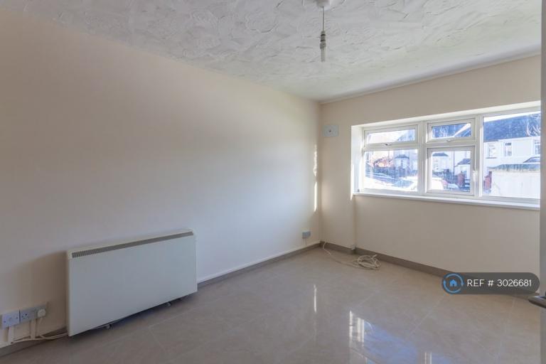 1 bedroom flat in The Hendre Flats, Brynmawr, Gwent, NP23 (1 bed) (#3026681)
