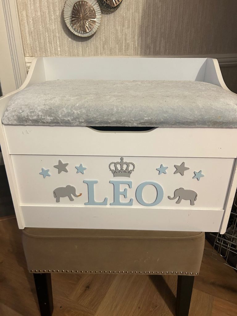Personalised toy box Leo
