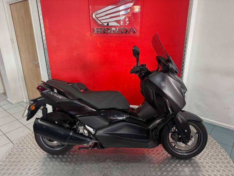 2025 74' YAMAHA X-MAX TECH MAX 300 