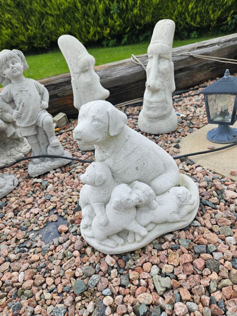 Concrete Garden Labrador with Pups Ornament 
