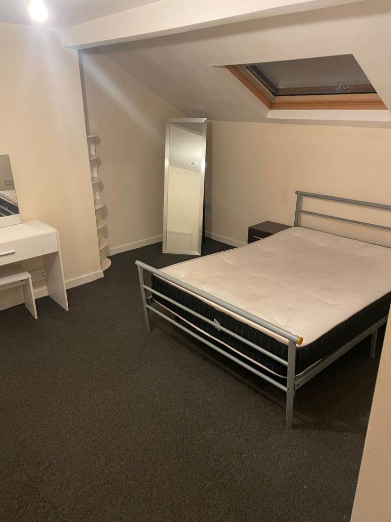 separate one bed flat for rent BD8 9ED