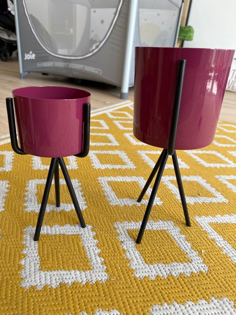 Metal Plant Pot Set with Stands – Set of 2