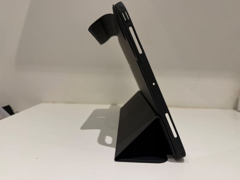 Ipad cover that stands