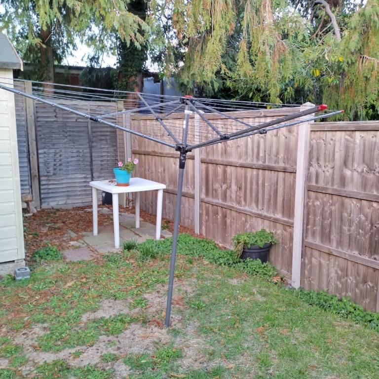 Rotary clothes dryer for garden, Free.
