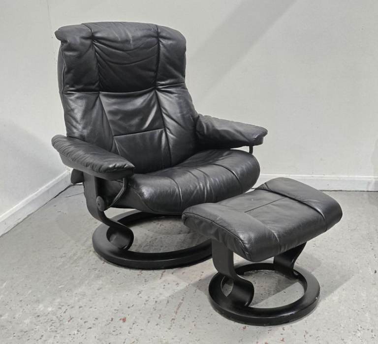 Ekornes Stressless Mayfair Leather Recliner Chair and Footstool 2101263