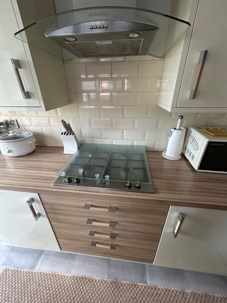 Kitchen units and white goods