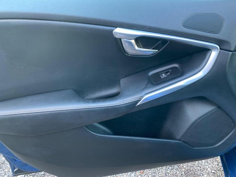 2016 Volvo V40 D2 [120] R DESIGN Nav Plus 5dr HATCHBACK DIESEL Manual