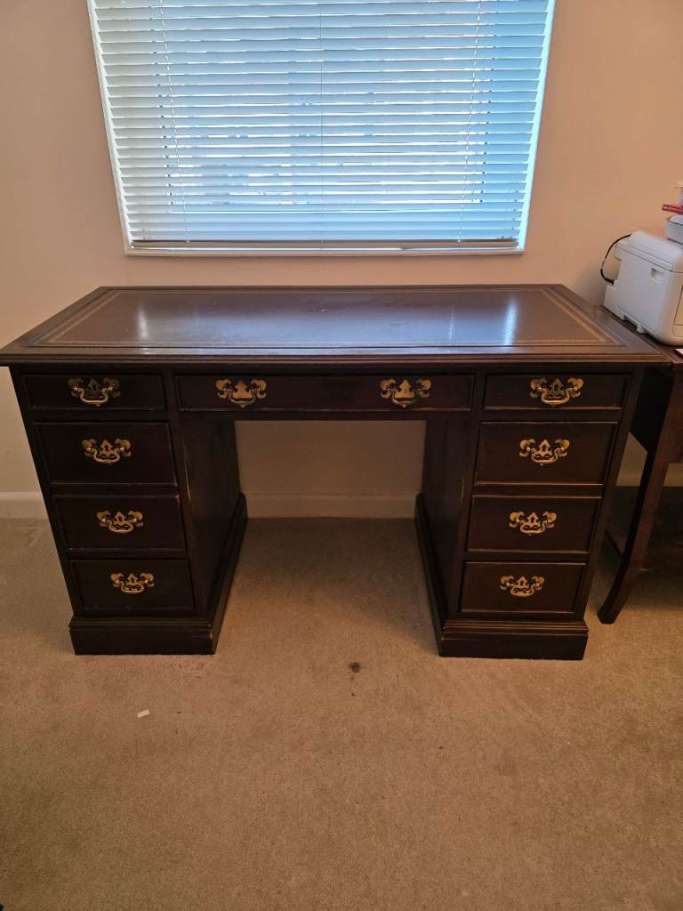 Good condition writing desk 