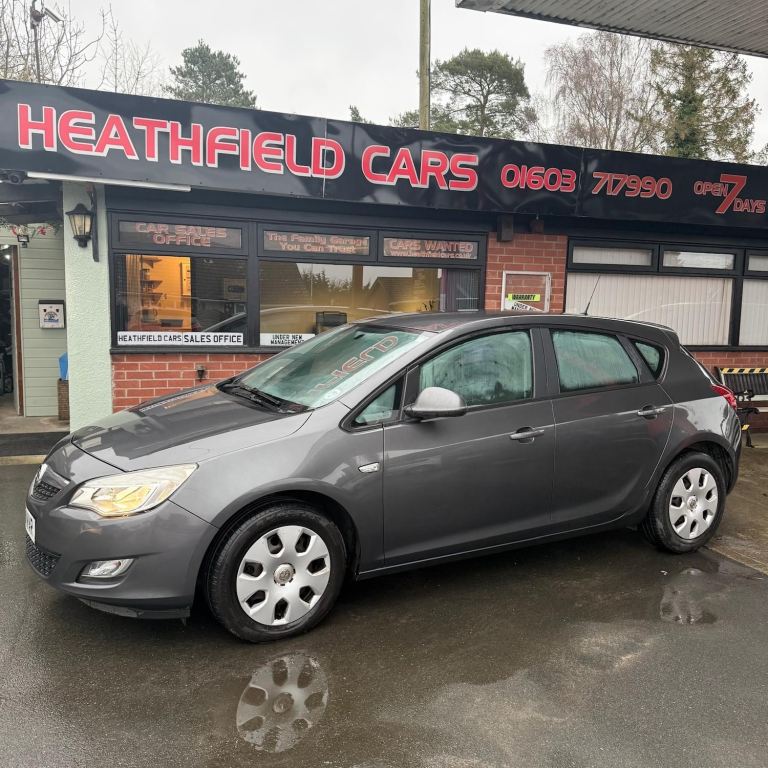 2010 Vauxhall Astra 1.6i 16V Exclusiv 5dr HATCHBACK Petrol Manual